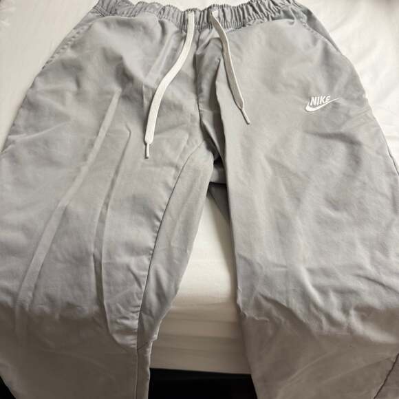 Nike Men's Club Cargo Woven Tapered Leg Pants in Light Smoke Grey - Picture 1 of 3